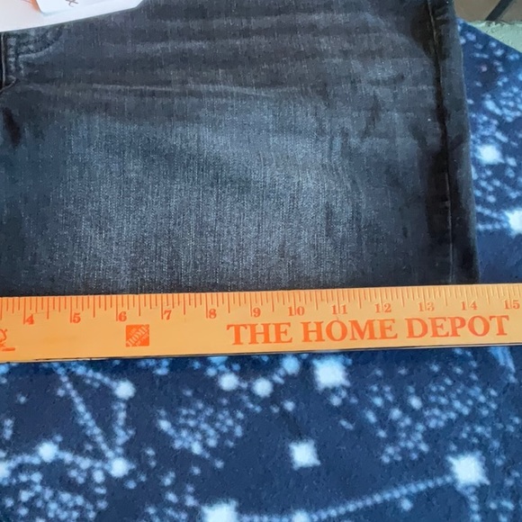 A Beautiful Soul Black Wash 5” High Rise Jean Short Size 18, NWT - Picture 10 of 15